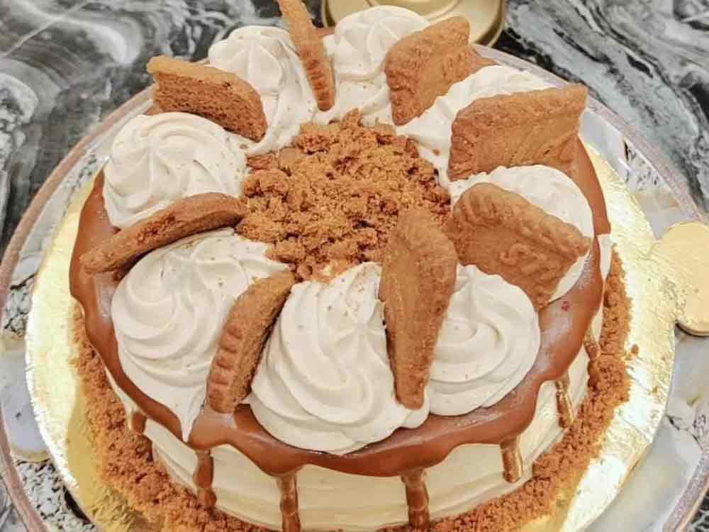 Lotus Biscoff Cake