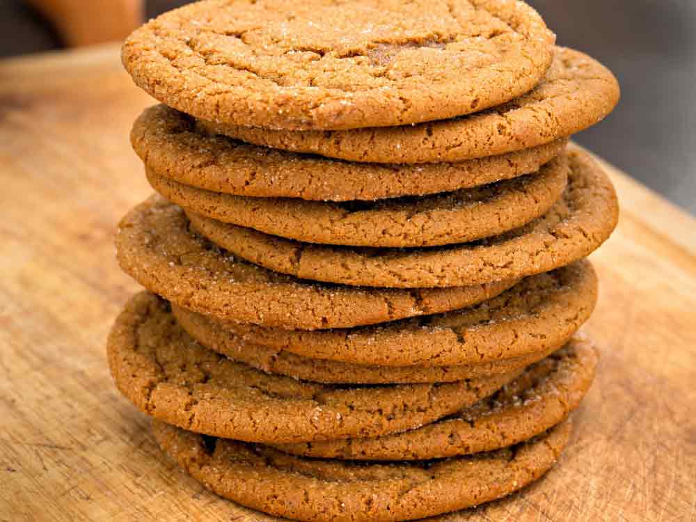 Molasses Crinkle Cookies